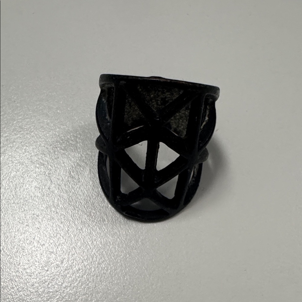 Black Geometric Ring